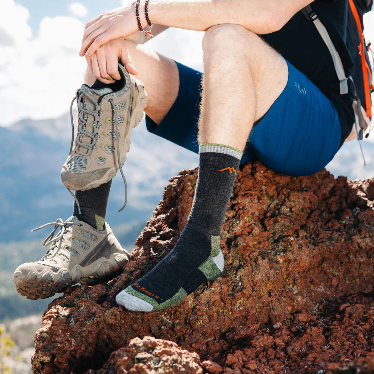 Darn Tough Men's Hiker Boot Midweight Cushion Hiking Socks